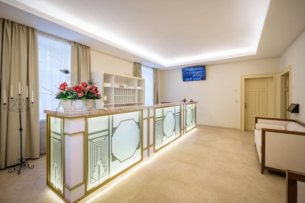 Royal Palace Turčianske Teplice エクステリア 写真